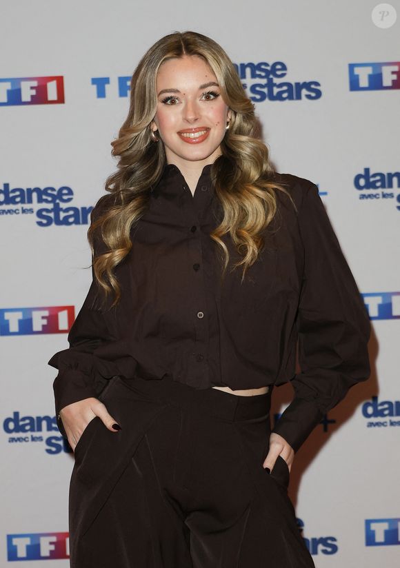 Emma Broyon - Photocall de lancement de la saison 2026 de "Danse avec les stars" (DALS) au siège de TF1 à Boulogne-Billancourt le 18 décembre 2025. © Coadic Guirec/Bestimage