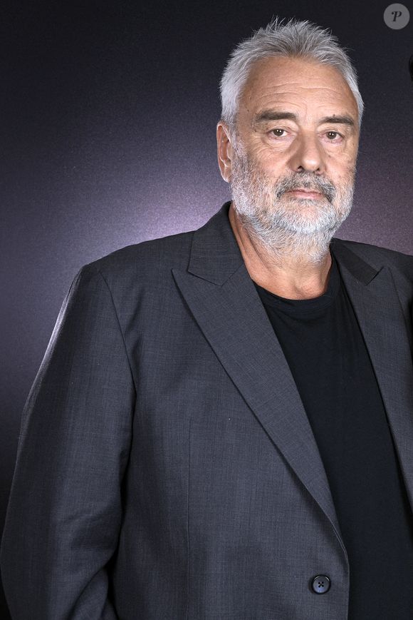 Luc Besson lors de l'enregistrement de l'émission "Chez Jordan de Luxe" à Paris le 6 décembre 2023. Photo par CEDRIC PERRIN / BESTIMAGE