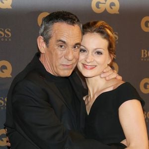Thierry Ardisson et sa femme Audrey Crespo-Mara - Photocall de la cérémonie des "GQ 2015, Les Hommes de l'Année" au Shangri-La Hotel à Paris, le 25 janvier 2016. © Denis Guignebourg/Bestimage