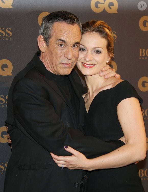 Thierry Ardisson et sa femme Audrey Crespo-Mara - Photocall de la cérémonie des "GQ 2015, Les Hommes de l'Année" au Shangri-La Hotel à Paris, le 25 janvier 2016. © Denis Guignebourg/Bestimage