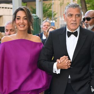 Les pompiers restent toutefois mobilisés afin de surveiller d’éventuelles reprises du feu.

George Clooney et Amal Clooney arrivent à la 51ᵉ édition du Chaplin Awards Gala, organisée à l'Alice Tully Hall, à New York.
Backgrid USA / Bestimage