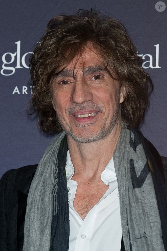 Louis Bertignac lors de la 7ème cérémonie des Globes de Cristal qui s'est tenue au Lido sur les Champs Elysées à Paris, France, le 6 février 2012. Photo ABACAPRESS.COM
