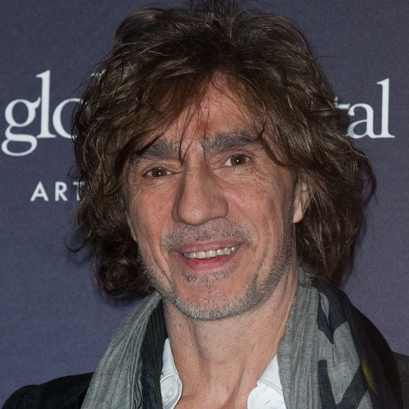 Louis Bertignac lors de la 7ème cérémonie des Globes de Cristal qui s'est tenue au Lido sur les Champs Elysées à Paris, France, le 6 février 2012. Photo ABACAPRESS.COM