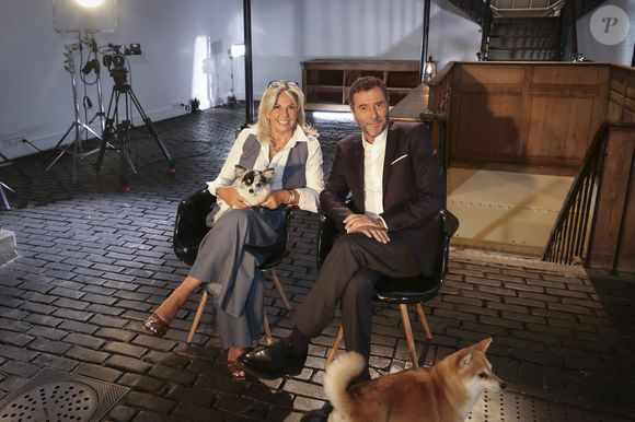 Exclusif - Caroline Margeridon et Bernard Montiel - Caroline Margeridon sur le plateau de l'émission "Animaux Stars", présentée par B.Montiel et diffusée le 6 décembre 2025 sur la chaîne Animaux TV, à Paris, France, le 17 septembre 2025. © Jack Tribeca/Bestimage