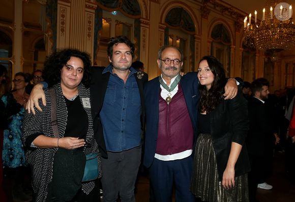 Emilie Chedid, le chanteur M (Matthieu Chedid), Louis Chedid, Anna Chedid - Audrey Azoulay a fait Commandeur de l'ordre des Arts et des Lettres, Louis Chedid dans le salon du Ministère à Paris, le 25 Octobre 2016. © Dominique Jacovides/Bestimage