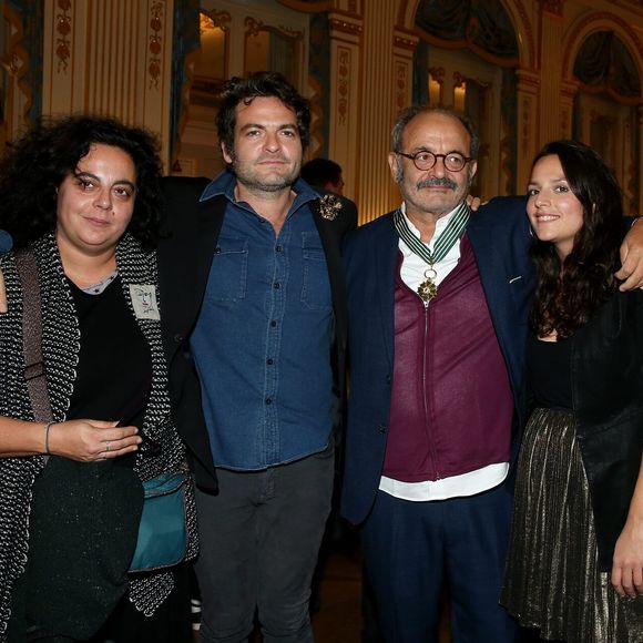 Emilie Chedid, le chanteur M (Matthieu Chedid), Louis Chedid, Anna Chedid - Audrey Azoulay a fait Commandeur de l'ordre des Arts et des Lettres, Louis Chedid dans le salon du Ministère à Paris, le 25 Octobre 2016. © Dominique Jacovides/Bestimage