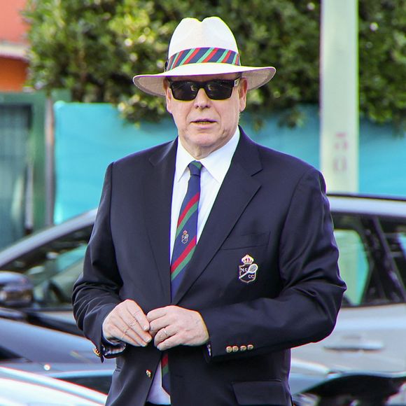 A quelques jours de l'anniversaire des obsèques de son père Rainier III, 
Le prince Albert II de Monaco lors de l'inauguration du Court Baronne Elizabeth-Ann de Massy, le premier jour de la 118ème édition du Rolex Monte-Carlo Masters, au Monte-Carlo Country Club à Roquebrune Cap Martin, France, le 5 avril 2025. Le Court n°2 a été renommé en hommage à la Baronne qui a œuvré avec dévouement pour le développement du tennis en Principauté et à l’international. Il devient ainsi le troisième court principal du tournoi et accueillera quatre matchs par jour du samedi 5 au jeudi 10 avril. Le tournoi se déroule du du 5 au 13 avril 2025. © Claudia Albuquerque/Bestimage