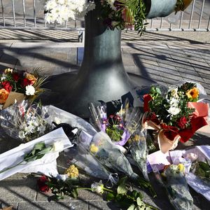Hommages au pied de la statue de Brigitte Bardot à Saint-Tropez le 29 décembre 2025.

© William Cannarella / PsnewZ / Bestimage