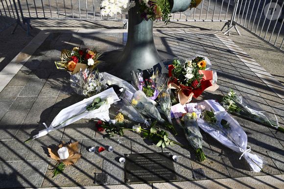 Hommages au pied de la statue de Brigitte Bardot à Saint-Tropez le 29 décembre 2025.

© William Cannarella / PsnewZ / Bestimage