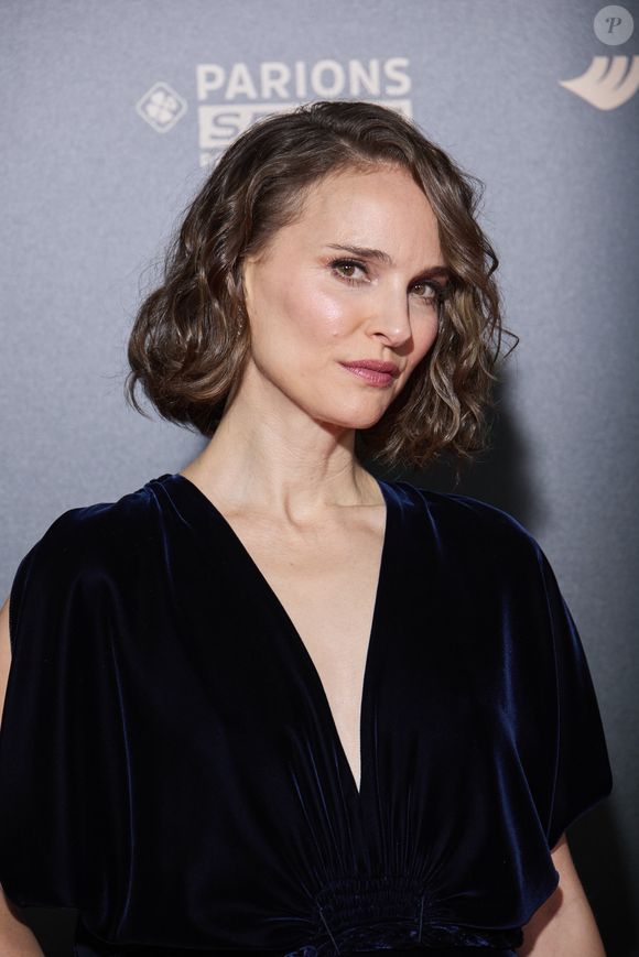 Un harcèlement qui a profondément choqué l'actrice, elle a d'ailleurs eu 14 jours d’incapacité totale de travail (ITT).

Natalie Portman - Photocall de la cérémonie du Ballon d'Or 2024 au théâtre du Châtelet à Paris, France, le 28 octobre 2024. © Cyril Moreau/Bestimage