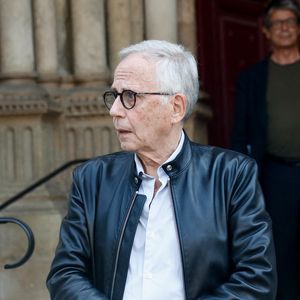 Fabrice Luchini - Sorties des obsèques de Philippe Labro dans l'église de Saint-Germain-des-Prés à Paris le 13 juin 2025. © Dominique Jacovides - Christophe Clovis / Bestimage