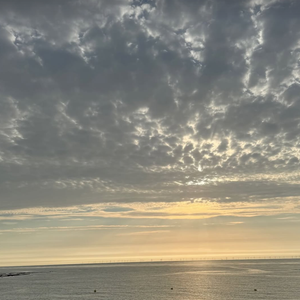 Il a même plaisanté sur la "canicule normande" en admirant un coucher de soleil.
Capture Instagram - Julian Bugier
