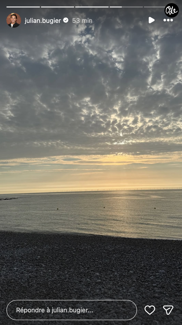 Il a même plaisanté sur la "canicule normande" en admirant un coucher de soleil.

Capture Instagram - Julian Bugier