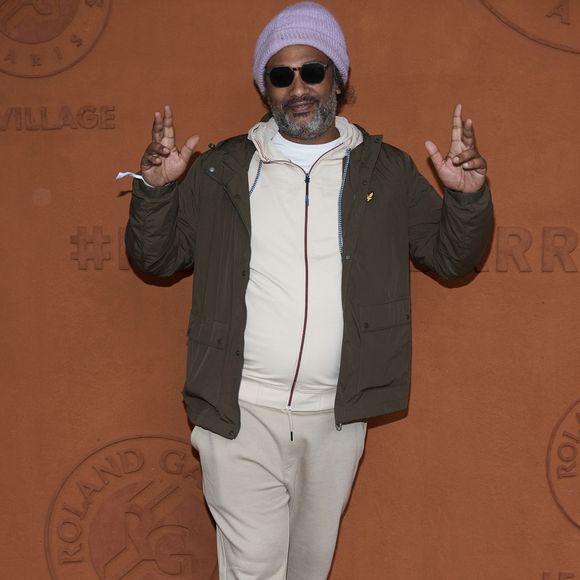 Interrogé par Le Parisien, le rappeur admet qu'il n'avait pas l'expérience nécessaire pour affronter la soudaine notoriété liée à son succès fulgurant.

Doc Gynéco au village (night session) lors des Internationaux de France de tennis de Roland Garros 2024, à Paris, France, le 31 mai 2024. © Jacovides-Moreau/Bestimage