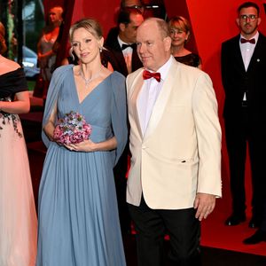 Le prince Albert II de Monaco et la princesse Charlene - 76ème Bal de la Croix Rouge dans la salle des Etoiles à Monaco le 12 juillet 2025. © Bruno Bebert/Bestimage