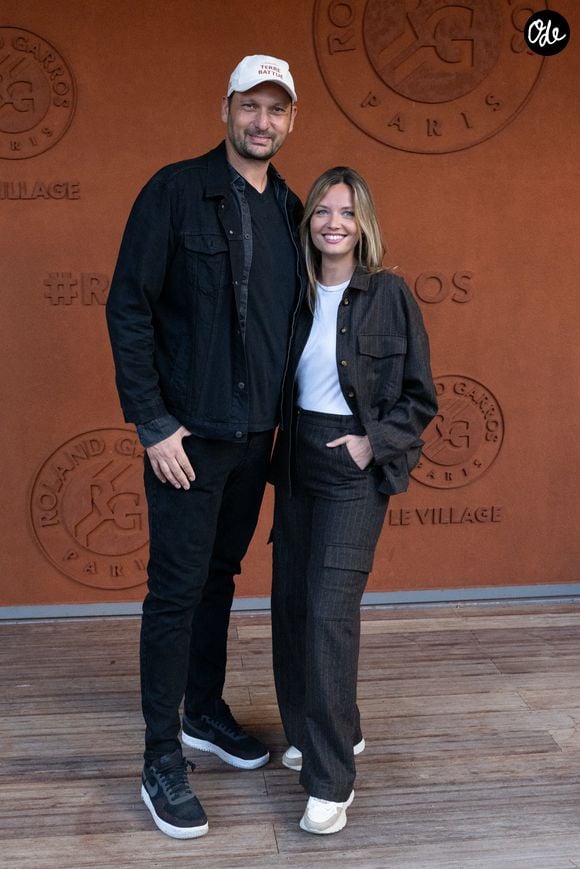 Le duo continue de croire au bonheur et se relève doucement de cette épreuve, sans souhaiter l'oublier pour autant. 

Eric Antoine et Gennifer Demey assistent au tournoi de Roland-Garros 2026, le 2 juin 2026 à Paris, en France. Photo : Laurent Zabulon/Abaca