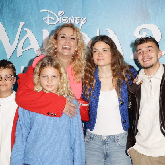 Elodie Gossuin avec son mari Bertrand Lacherie et leurs enfants - Première du film Disney "Vaiana 2" au Grand Rex à Paris le 23 novembre 2024. © Coadic Guirec/Bestimage