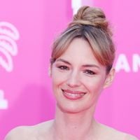Louise Bourgoin : Aussi légère qu'une colombe en robe bustier et chaussées de souliers originaux mais fragiles