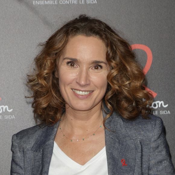 "Vingt-six ans de JT, dont presque cinq passés ensemble. Alors moi, j'ai envie de te remercier. Te remercier pour tout ce que tu auras apporté au journal de 13h. Te remercier pour ce lien que tu as tissé avec les téléspectateurs."

Marie-Sophie Lacarrau - Photocall de la soirée de lancement du Sidaction 2025 au Lido à Paris le 3 mars 2025. © Coadic Guirec/Bestimage