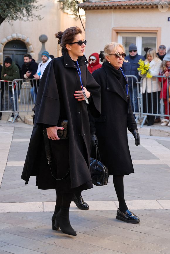 Théa Charrier (fille de Nicolas-Jacques Charrier, petite fille de Brigitte Bardot) , Anne-Line Bjerkan (femme de Nicolas-Jacques Charrier) - Arrivées aux obsèques de Brigitte Bardot en l'église Paroissiale Notre-Dame-de-l'Assomption de Saint-Tropez, France, le 7 janvier 2026. © Jacovides-Moreau/Bestimage