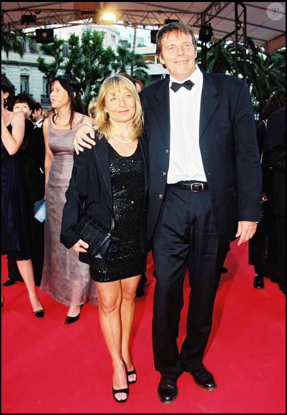 Si Pierre Bachelet s'était tiré vivant de cette frayeur sur la route, sa dernière femme Françoise lui dira adieu un an plus tard. 

Pierre Bachelet et sa femme au 53ème Festival international du film de Cannes, le 19/05/2000.