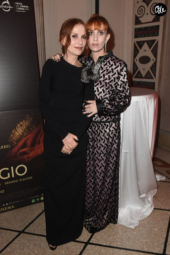 Isabelle Huppert, Lolita Chammah (enceinte) - After de la première du film "Caravage" en marge de la 17ème édition du festival du film de Rome le 18 octobre 2022. ©Bestimage