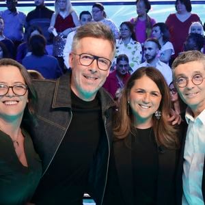 Une figure emblématique de TPMP a fait son grand retour aux côtés de Cyril Hanouna dans "Tout beau, tout neuf".
Emilie Lopez, Jean-Luc Lemoine, Valérie Bénaïm, Thierry Moreau, sur le plateau de l’émission "TPMP".
© Jack Tribeca / Bestimage