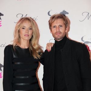 Elodie Fontan (marraine de Hope), Philippe Lacheau lors de la soirée annuelle de gala de l'association Hope au pavillon Gabriel à Paris le 14 octobre 2025.
L’association HOPE propose, à travers l’équithérapie et de nombreux ateliers artistiques, un accompagnement destiné aux femmes qui, après l’annonce de leur cancer, souhaitent se reconstruire émotionnellement et retrouver confiance en elles, au-delà du parcours médical.

© Anne-Sophie Guebey / Bestimage