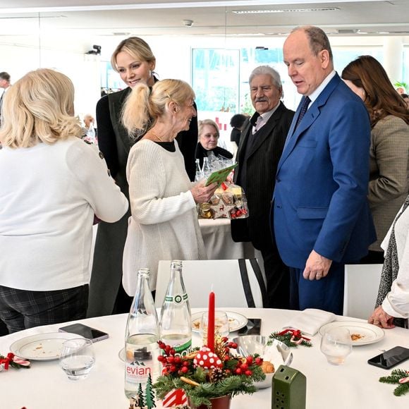 Le prince Albert II de Monaco, sa femme la princesse Charlene et Camille Gottlieb ont remis les traditionnels colis de Noël aux aînés monégasques dans la meeting room du Yacht Club de Monaco dans le cadre de festivités de fin d'année de la Principauté de Monaco, le 12 décembre 2024. © Bruno Bebert/Pool Monaco/Bestimage