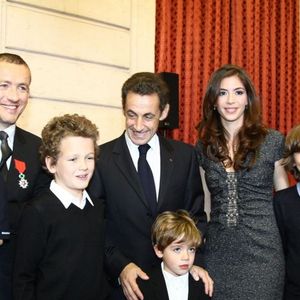 Dany Boon, Yaël et ses enfants Mehdi, Noé, Eytan et Elia à l'Élysée, en novembre 2009.
Photo : Abaca