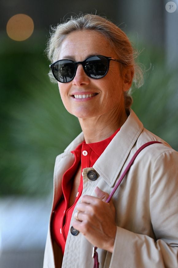 Le couple s'est montré complice et souriant.

Anne-Sophie Lapix lors de la cérémonie de présentation rendant hommage à la carrière de Rafael Nadal lors de la première journée des Internationaux de France 2025 à Roland Garros le 25 mai 2025 à Paris, France.  Photo by Franck Castel/ABACAPRESS.COM