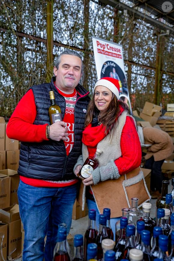On est complètement perdus par les 300 000 ou 400 000 euros qu’on perd chaque année sur les 140 hectares de vignes", avait-il ajouté, concluant qu'il était "complètement endetté" avec un million et demi d’euros de prêt.

Pierre et Frédérique, candidats de "L'amour est dans le Pré", participent au marché de Noël de Jérôme et Lucile dans leur ferme à Jons. © PsnewZ / Bestimage