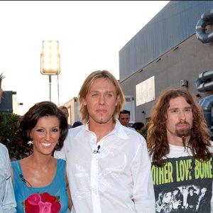 Les lofteurs de la saison 1 retrouvent le loft pour 24 heures : Steevy, Laure, Fabrice, David et Delphine, à Saint-Denis en France, le 8 juillet 2002. © Giancarlo Gorassini/Abaca
