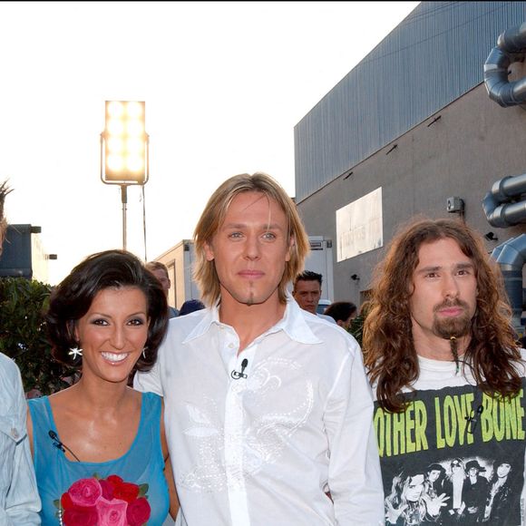 Les lofteurs de la saison 1 retrouvent le loft pour 24 heures : Steevy, Laure, Fabrice, David et Delphine, à Saint-Denis en France, le 8 juillet 2002. © Giancarlo Gorassini/Abaca
