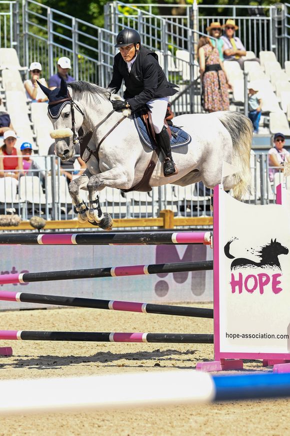 Serge Varsano sur Mylo Van Klapscheut au Prix Geberit lors de la 10ème édition du "Longines Paris Eiffel Jumping" à la Plaine de Jeux de Bagatelle à Paris le 23 juin 2024.

© Pierre Perusseau / Veeren / Bestimage