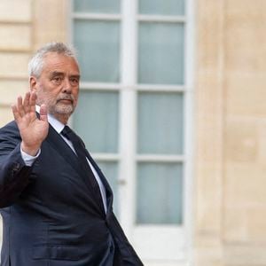 Le cinéaste français Luc Besson arrive pour assister à un dîner d'État officiel dans le cadre de la visite d'État de deux jours du président chinois en France, au palais de l'Élysée à Paris, le 6 mai 2024.Photo by Eliot Blondet/ABACAPRESS.COM