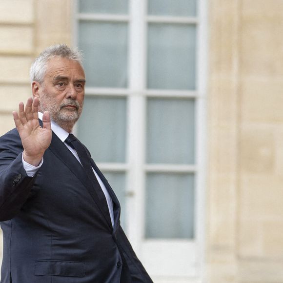 Le cinéaste français Luc Besson arrive pour assister à un dîner d'État officiel dans le cadre de la visite d'État de deux jours du président chinois en France, au palais de l'Élysée à Paris, le 6 mai 2024.Photo by Eliot Blondet/ABACAPRESS.COM