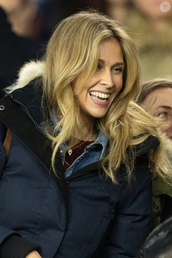 Ophélie Meunier - Célébrités dans les tribunes du match de Ligue des Champions entre le Paris Saint-Germain (PSG) contre Newcastle (1-1) au Parc des Princes à Paris le 28 janvier 2026. © Cyril Moreau / Bestimage