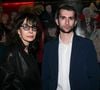 Ce samedi, Anne Parillaud s'est rendue à la célèbre brasserie parisienne Les Deux Magots.

Anne Parillaud et son fils Théo - Personnalités pour la 3ème édition du salon du livre à Saint-Germain-des-Prés "Des pages avant la plage" à Paris.

© Philippe Baldini / Bestimage