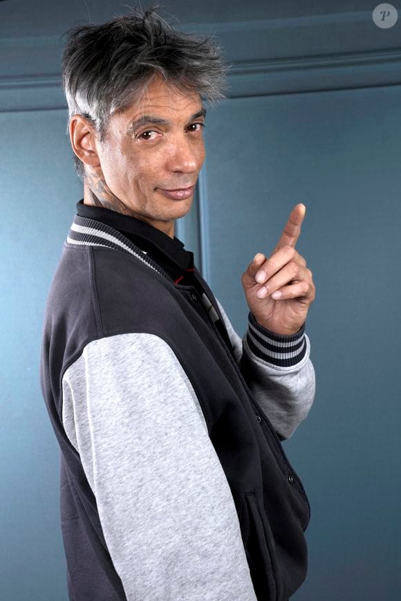 Exclusif - Portrait de Georges Alain Jones à Paris, le 16 septembre 2025.
© Cédric Perrin/Bestimage