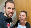 Le joueur du Bayern Munich partage sa vie avec Kate Goodland, rencontrée sur les bancs de l'école dans leur quartier d'origine de Chingford, à Londres.


Harry Kane, son épouse Kate et leur troisième enfant, Louis. Décembre 2020.