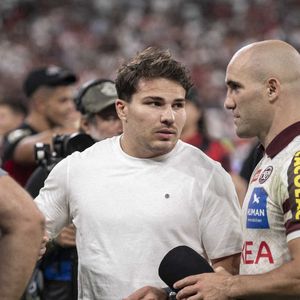 Antoine Dupont et Maxime Lucu après la finale du Top 14 de rugby français entre le Stade Toulousain (Toulouse) et l'Union Bordeaux-Begles (UBB) au Stade de France à Saint-Denis, au nord de Paris, le 28 juin 2025.Photo par Eliot Blondet/ABACAPRESS.COM