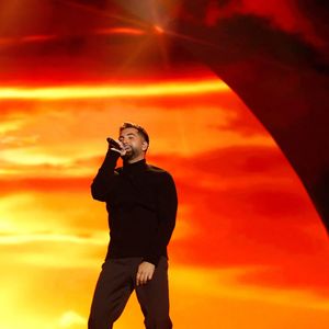 Après avoir inquiété au plus haut point son public l'an dernier suite à son terrible accident, le grand ami de Vianney semble se porter à merveille... 

Exclusif - Kendji Girac - Enregistrement de l'émission "Les disques d'or de l'année" au Dôme de Paris, présentée par E.Gossuin et diffusée le 24 décembre à 21h10 sur M6
© Christophe Clovis / Bestimage