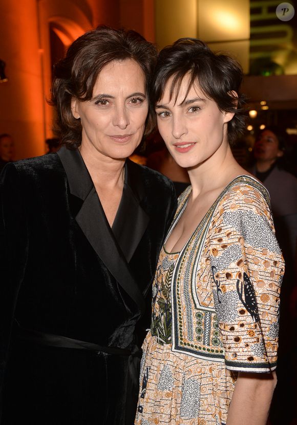 Inès de La Fressange et sa fille Nine d'Urso au dîner de gala international de la mode, à l'occasion de la réouverture des galeries de la Mode avec l'exposition "Harper's Bazaar, premier magazine de mode" au musée des arts décoratifs à Paris, France en marge de la semaine de la mode prêt-à-porter automne-hiver. © Veeren-Clovis/Bestimage