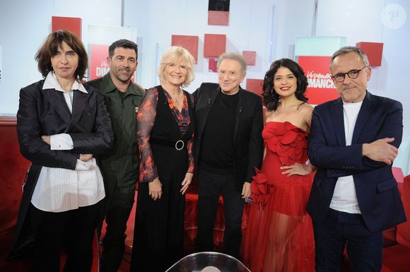 Exclusif - Nathalie Garçon, Le lieutenant Colonel Christophe, Catherine Ceylac, Michel Drucker, Ana CArla Maza et Emmanuel Chaunu - Enregistrement de l'émission Vivement dimanche au studio Rive Gauche , presentée par Michel Drucker . Diffusion sur France 3 le 22/03/2026. Photos prises le 11 mars 2026. © Guillaume Gaffiot / Bestimage