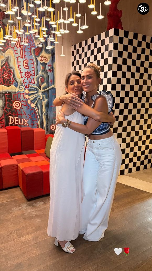 Sur place, ils ont eu la surprise de retrouver la chanteuse Vitaa.

Florence Foresti, Vitaa et Alexandre Kominek se sont retrouvés le temps d'une soirée. Capture d'écran Instagram