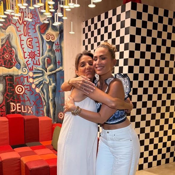 Sur place, ils ont eu la surprise de retrouver la chanteuse Vitaa.

Florence Foresti, Vitaa et Alexandre Kominek se sont retrouvés le temps d'une soirée. Capture d'écran Instagram