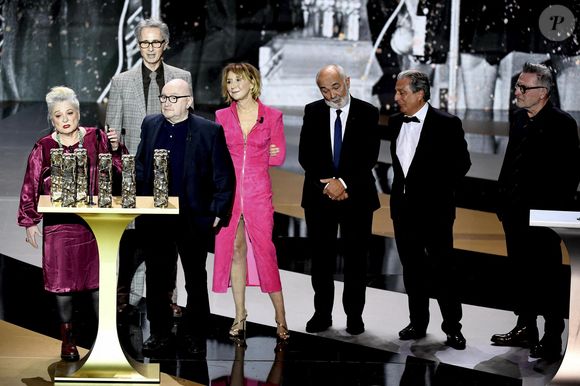Un César spécial pour la troupe du Splendid, Josiane Balasko, Michel Blanc, Thierry Lhermitte, Marie-Anne Chazel, Gérard Jugnot, Christian Clavier et Bruno Moynot, sur scène lors de la 46ème cérémonie des César.

© Bertrand Guay/ Pool / Bestimage