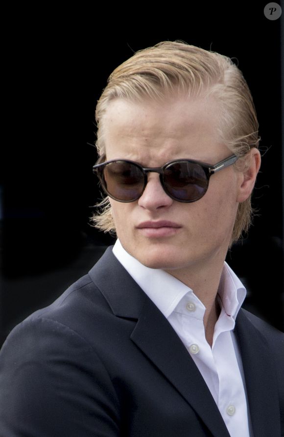 Sur les images datant de 2018 rapportées par nos confrères, Linni Meister apparait inconsciente, allongée à même le sol, après avoir violée dans une soirée à laquelle participait... Marius Borg Høiby. 

Marius Borg Hoiby - La famille royale de Norvège lors du jubilé de 25 ans de règne du roi Harald de Norvège à Trondheim, le 23 juin 2016. (Royalportraits Europe/Bernard Rubsamen / Bestimage).