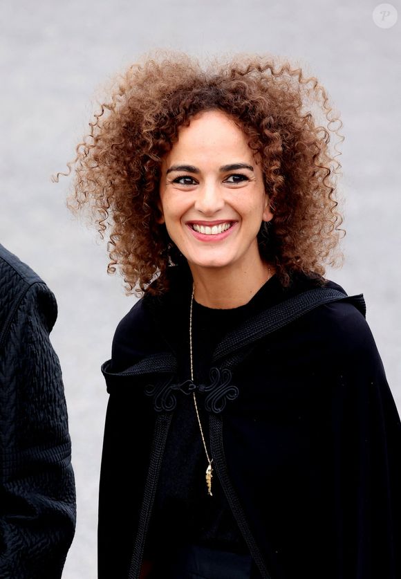 célèbre journaliste et écrivaine franco-marocaine

Leïla Slimani - Cérémonie d'accueil officielle du Président de la République, Emmanuel Macron et de Brigitte Macron sur la place Mechouar à Rabat au Maroc le 28 octobre 2024. © Dominique Jacovides/Bestimage